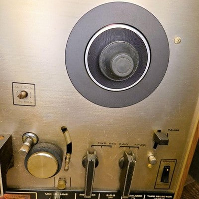 AKAI 4000DS REEL-TO-REEL TAPE RECORDER 3-HEAD SYSTEM AC100-240V 50/60HZ 35W
