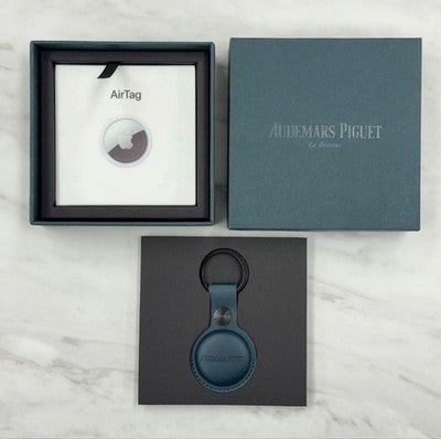 AUDEMARS PIGUET LEATHER KEYCHAIN WITH AIRTAG LUXURY KEYRING ACCESSORY BLACK