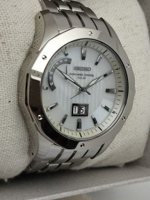 SEIKO BRIGHTZ RADIO SOLAR TITANIUM 8B43-0AA0 WHITE DIAL BIG CALENDAR MENS WATCH