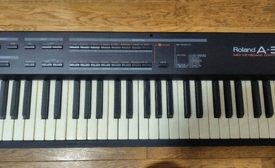 ROLAND A-33 MIDI KEYBOARD CONTROLLER 76 KEYS TESTED BATTERY WORKS PARTS