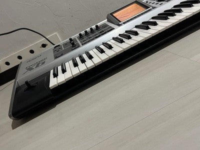 ROLAND FANTOM X6 SYNTHESIZER KEYBOARD 61 KEYS WORKING CLEAN CONDITION