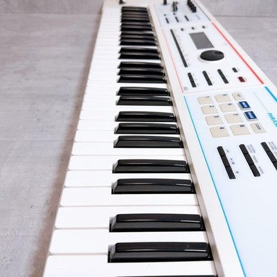 ROLAND JUNO-DS61 WHITE SYNTHESIZER 61 KEY KEYBOARD WITH PEDAL CASE EXCELLENT