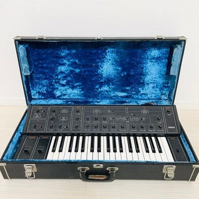 YAMAHA CS-10 ANALOG SYNTHESIZER KEYBOARD WITH HARD CASE FOR PARTS OR NOT WORKING