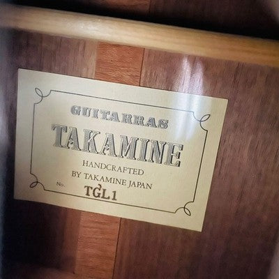TAKAMINE TGL1 CLASSICAL GUITAR W/ HARD CASE, NECK STRAIGHT, BODY SCRATCHES