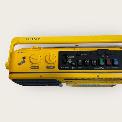 SONY CFS-V75 SPORTS STEREO CASSETTE CORDER AUTO REVERSE FM AM YELLOW AC100V DC9V