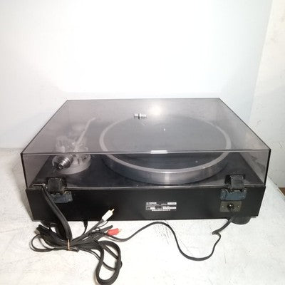 YAMAHA GT-750 TURNTABLE RECORD PLAYER - PLAYS 33/45 RPM -