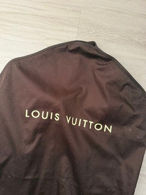 LOUIS VUITTON BLACK TRENCH COAT SIZE 34 ALMOST UNUSED STORAGE COVER, HANGER