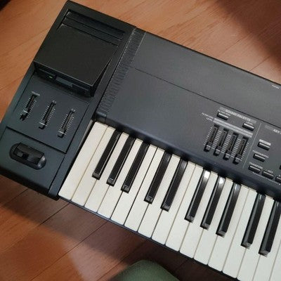 ROLAND XP-80 SYNTHESIZER TESTED WORKING FDD OK SR-JV80-02 INSTALLED AS IS