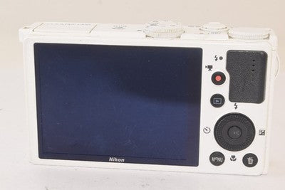 NIKON COOLPIX P330 WHITE COMPACT DIGITAL CAMERA FOR PARTS NOT WORKING