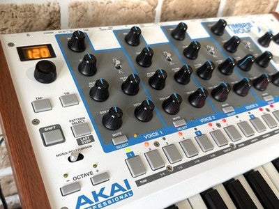 AKAI TIMBRE WOLF ANALOG SYNTHESIZER 25-KEY KEYBOARD TESTED WORKING AS IS