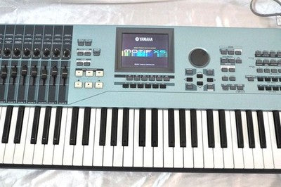 YAMAHA MOTIF XS7 76-KEY MUSIC PRODUCTION SYNTHESIZER W/ HARD CASE FROM JAPAN