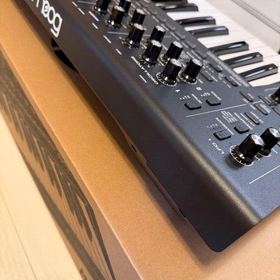 MOOG MESSENGER ANALOG SYNTHESIZER 37 KEY BLACK W BOX TESTED EXCELLENT