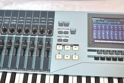 YAMAHA MOTIF XS7 76-KEY MUSIC PRODUCTION SYNTHESIZER W/ HARD CASE FROM JAPAN