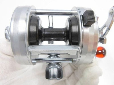ABU AMBASSADOR 2500C 70017/46 BAITCASTING REEL JAPAN MADE SILVER ABU GARCIA