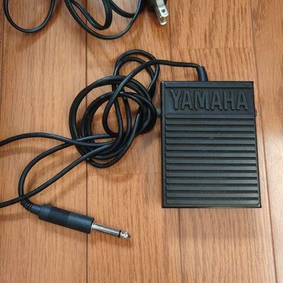 YAMAHA MM6 SYNTHESIZER 61-KEY KEYBOARD W/ CASE, PEDAL, AC ADAPTER