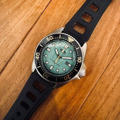 SEIKO 2625-0010 VINTAGE DIVER WATCH MINT GREEN 1984 QUARTZ ORIGINAL BAND RARE