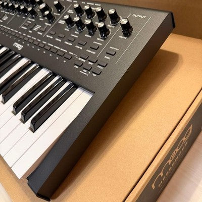 MOOG MESSENGER ANALOG SYNTHESIZER 37 KEY BLACK W BOX TESTED EXCELLENT