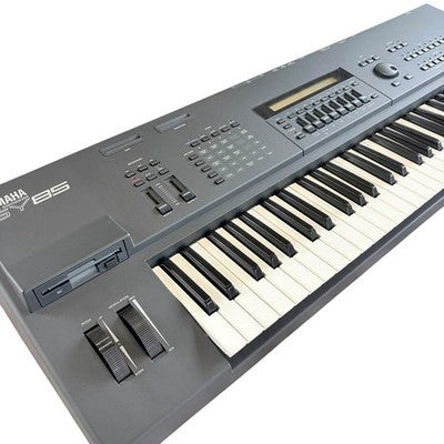 YAMAHA SY85 SYNTHESIZER WORKSTATION KEYBOARD WITH HARD CASE & MANUAL