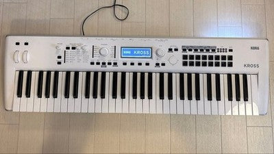 KORG KROSS2-61-SC SYNTHESIZER WITH CASE AND ACCESSORIES EXCELLENT CONDITION NEW