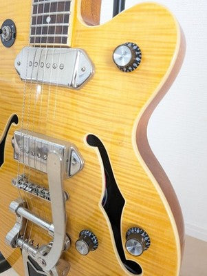 EPIPHONE WILDKAT ELECTRIC GUITAR WITH BIGSBY TREMOLO CLEAN CONDITION SOFT CASE