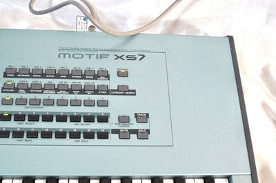 YAMAHA MOTIF XS7 76-KEY MUSIC PRODUCTION SYNTHESIZER W/ HARD CASE FROM JAPAN