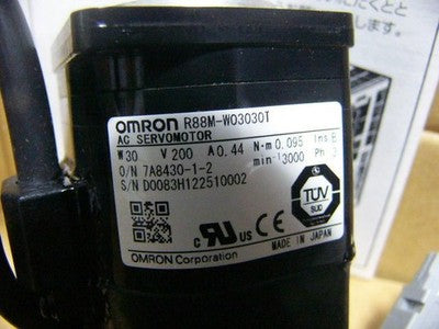MURON R88M-W03030T AC SERVO TYPE MOTOR WITH ABSOLUTE ENCODER USED FROM JAPAN