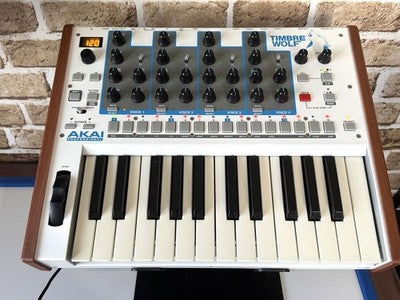 AKAI TIMBRE WOLF ANALOG SYNTHESIZER 25-KEY KEYBOARD TESTED WORKING AS IS
