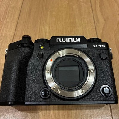 FUJIFILM X-T5 MIRRORLESS DIGITAL CAMERA BODY - BLACK - FOR PARTS OR NOT WORKING