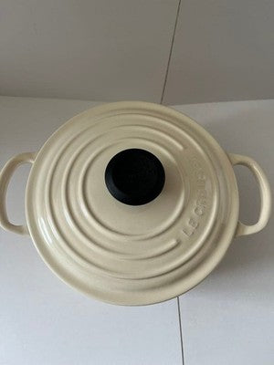 LE CREUSET COCOTTE RONDE 18CM PEACOCK ORANGE CAST IRON POT DISCONTINUED USED