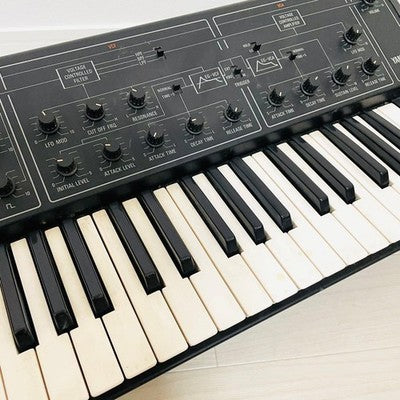 YAMAHA CS-10 ANALOG SYNTHESIZER KEYBOARD WITH HARD CASE FOR PARTS OR NOT WORKING