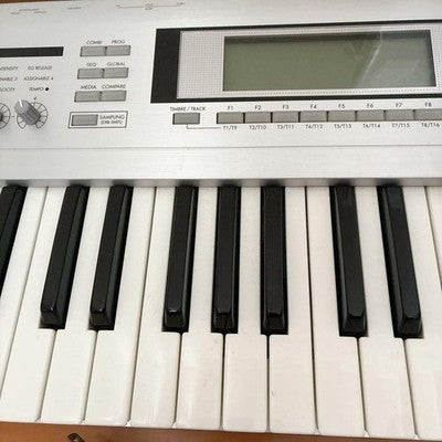 KORG TRITON LE61 61-KEY SYNTHESIZER MUSIC WORKSTATION W/ ADAPTER MANUALS