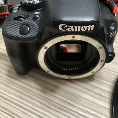 CANON EOS KISS X7 DIGITAL SLR CAMERA WITH TWO CANON EFS LENSES BLACK