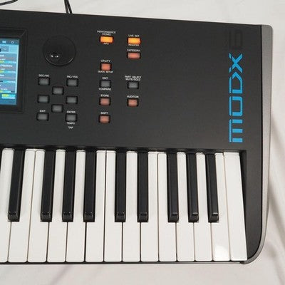 YAMAHA MODX6 61 KEY SYNTHESIZER W ORIGINAL CASE AC ADAPTER EXCELLENT JP
