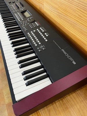 YAMAHA MOXF8 88 KEY SYNTHESIZER KEYBOARD EXCELLENT CONDITION WITH SOFT CASE