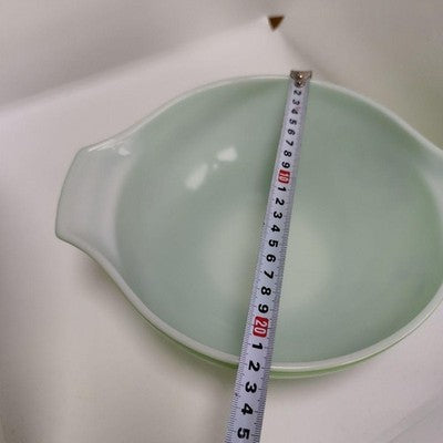 PYREX CHRISTMAS HOLLY CINDERELLA BOWL GREEN MERRY CHRISTMAS HAPPY NEW YEAR