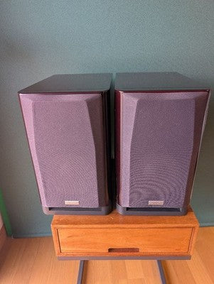 ONKYO D-302E SPEAKER SYSTEM PAIR - TESTED WORKING, ONE SPEAKER HAS SCRATCHES