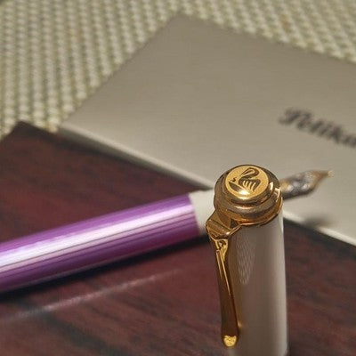 PELIKAN SOUVERAN M600 FOUNTAIN PEN WHITE VIOLET STRIPPED 14K FINE NIB W/BOX