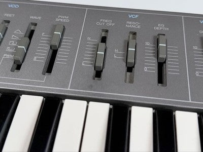 YAMAHA CS01 ANALOG SYNTHESIZER VINTAGE MONO SYNTH KEYBOARD SOUND TESTED GOOD