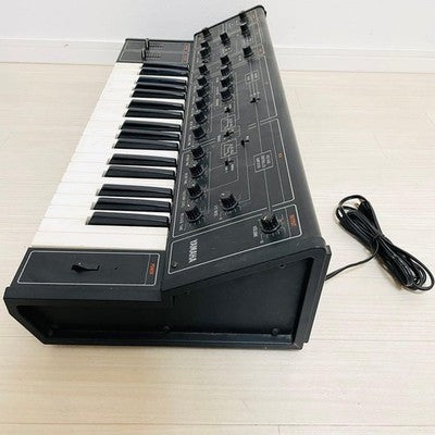 YAMAHA CS-10 ANALOG SYNTHESIZER KEYBOARD WITH HARD CASE FOR PARTS OR NOT WORKING