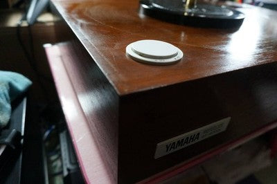 YAMAHA GT-2000L TURNTABLE RECORD PLAYER WITH CABINET, SPINDLE, AND SWITCH