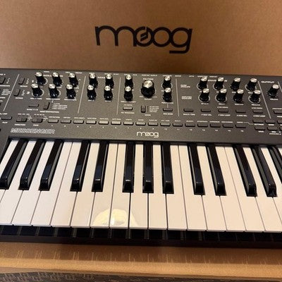 MOOG MESSENGER ANALOG SYNTHESIZER 37 KEY BLACK W BOX TESTED EXCELLENT