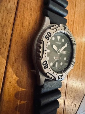 SEIKO 7C43-6A10 PROFESSIONAL 200M TITANIUM VINTAGE DIVER QUARTZ WATCH BLACK