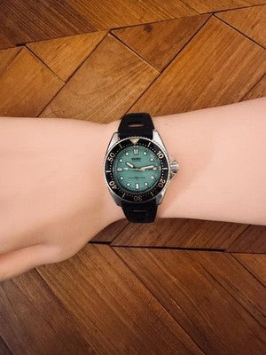 SEIKO 2625-0010 VINTAGE DIVER WATCH MINT GREEN 1984 QUARTZ ORIGINAL BAND RARE