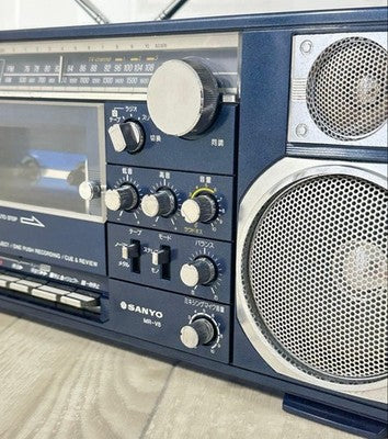 SANYO BOOMBOX MR-V8 SHOWA RETRO RADIO CASSETTE PLAYER WITH ORIGINAL BOX
