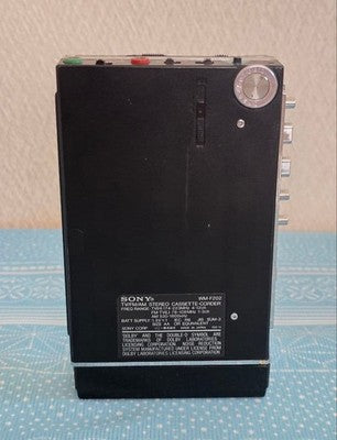 SONY WALKMAN WM-F202 CASSETTE PLAYER RADIO - FM AM - BATTERY COMPARTMENT ISSUE