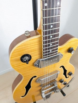 EPIPHONE WILDKAT ELECTRIC GUITAR WITH BIGSBY TREMOLO CLEAN CONDITION SOFT CASE