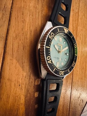 SEIKO 2625-0010 VINTAGE DIVER WATCH MINT GREEN 1984 QUARTZ ORIGINAL BAND RARE