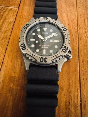 SEIKO 7C43-6A10 PROFESSIONAL 200M TITANIUM VINTAGE DIVER QUARTZ WATCH BLACK