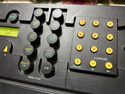 YAMAHA EOS YS200 SYNTHESIZER KEYBOARD WITH CASE 90S DIGITAL SYNTH WORKING