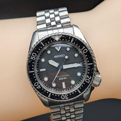SEIKO PROFESSIONAL 200M DIVER 7C43-6010 QUARTZ MID SIZE MENS WATCH VINTAGE